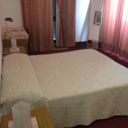 Hotel Moderno Lecco Buitenkant foto