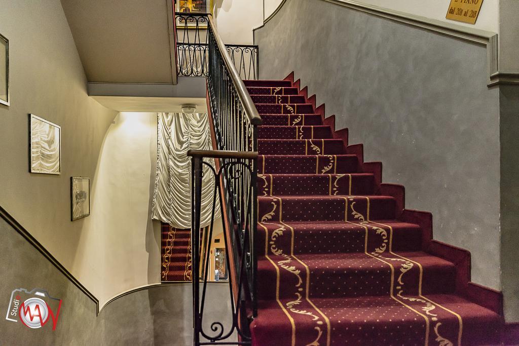 Hotel Moderno Lecco Buitenkant foto