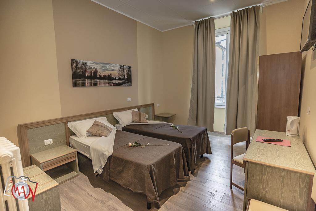 Hotel Moderno Lecco Buitenkant foto