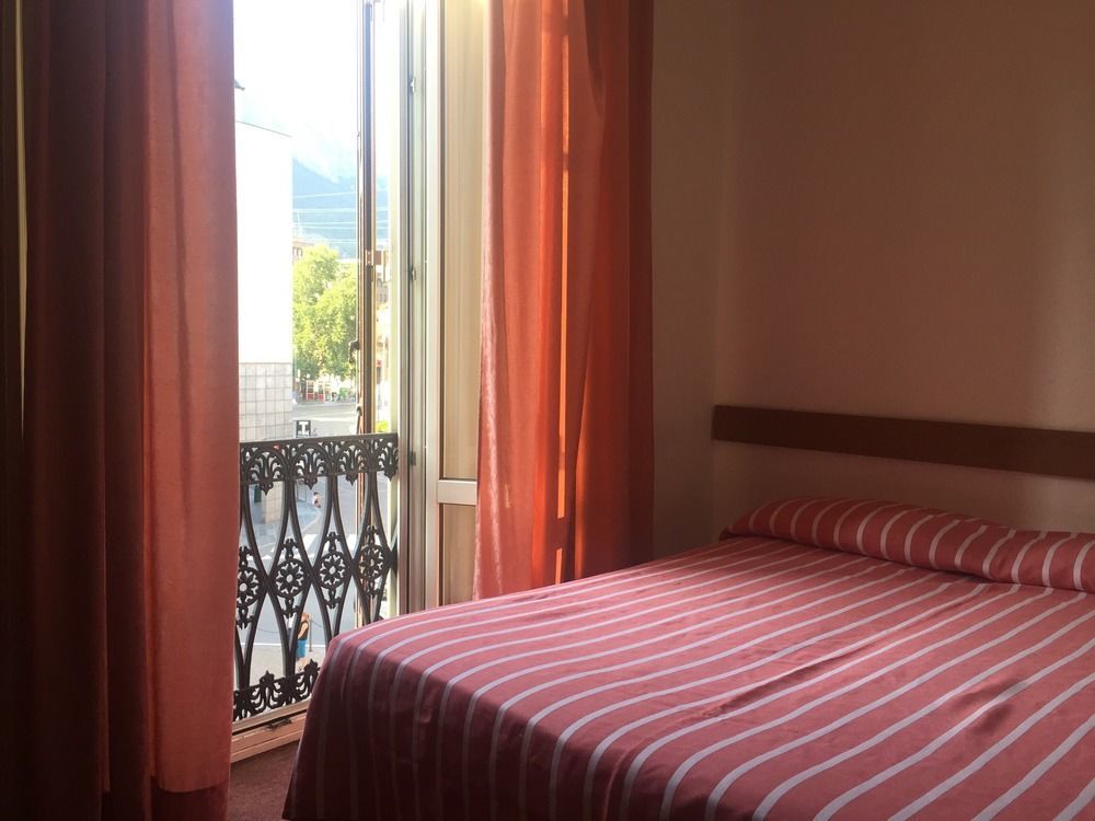 Hotel Moderno Lecco Buitenkant foto