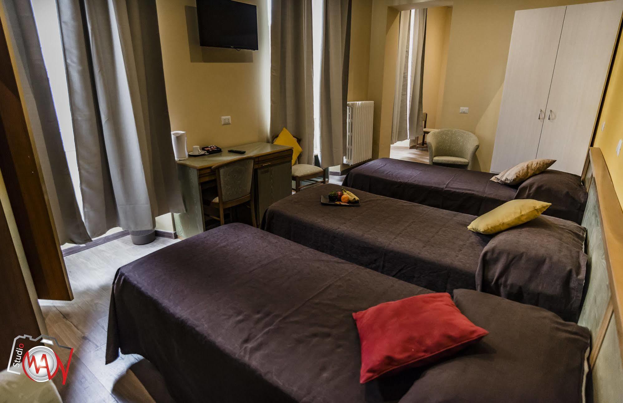 Hotel Moderno Lecco Buitenkant foto