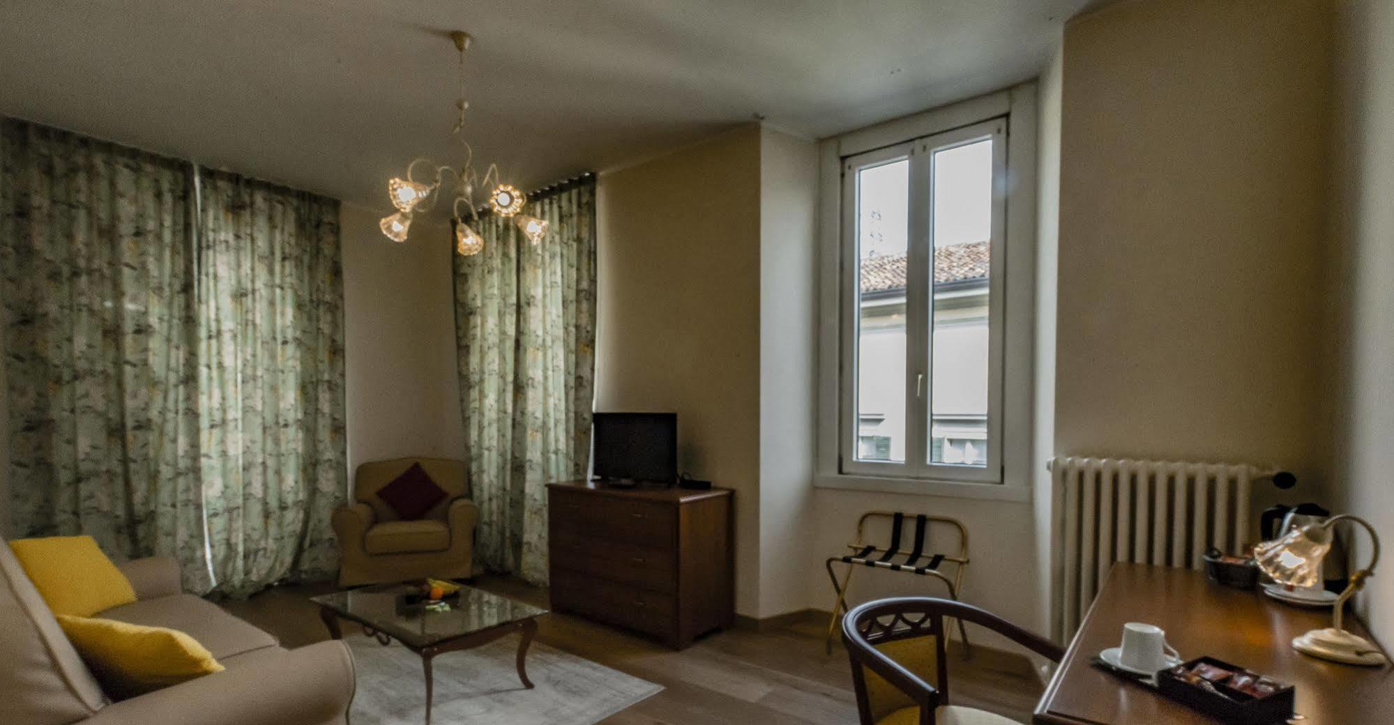 Hotel Moderno Lecco Buitenkant foto