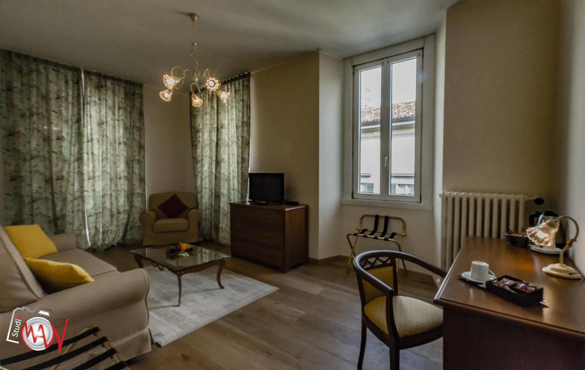 Hotel Moderno Lecco Buitenkant foto