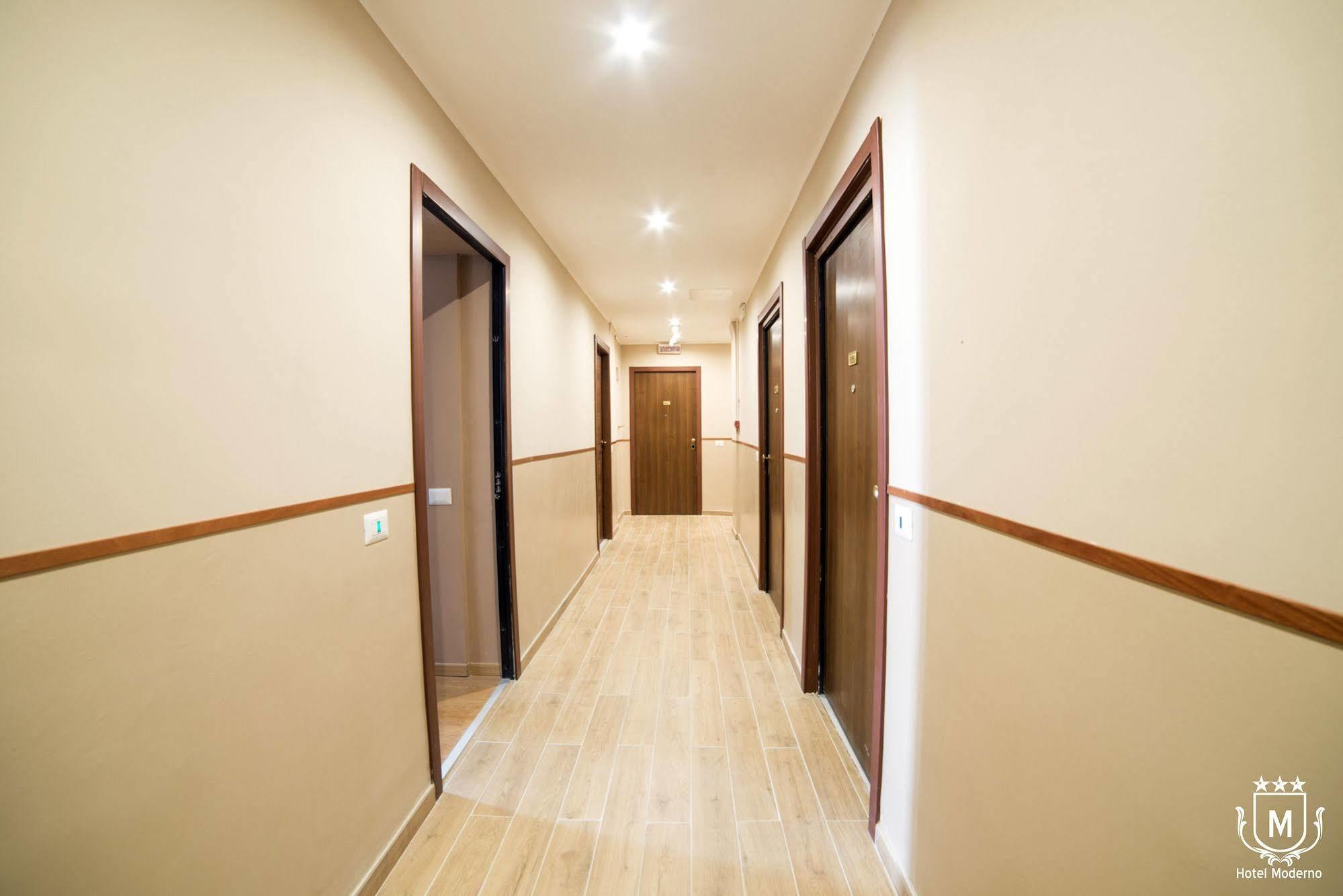 Hotel Moderno Lecco Buitenkant foto