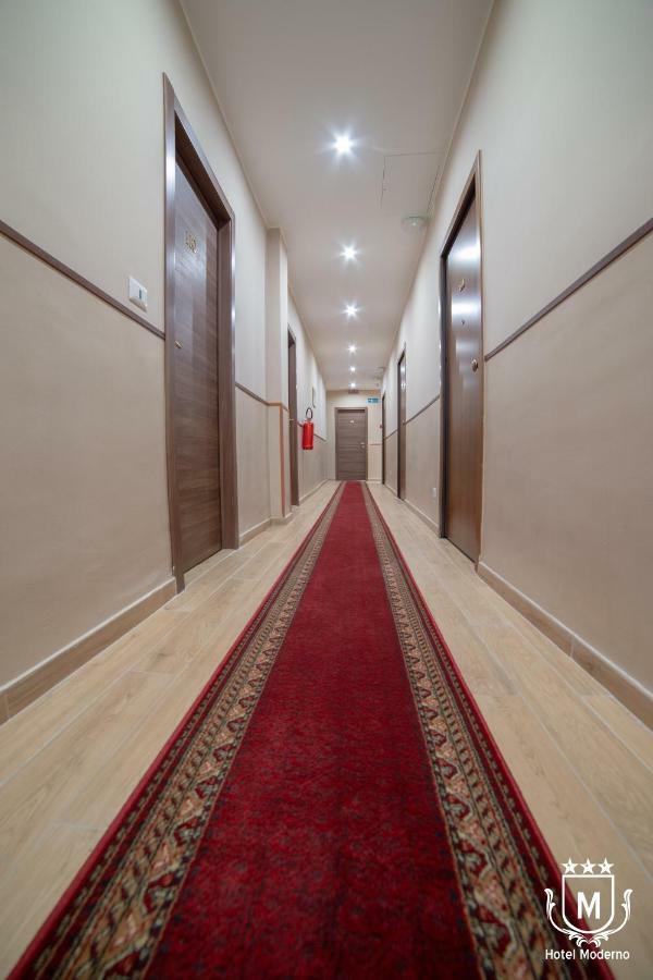 Hotel Moderno Lecco Buitenkant foto