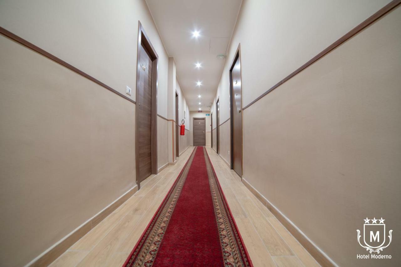 Hotel Moderno Lecco Buitenkant foto